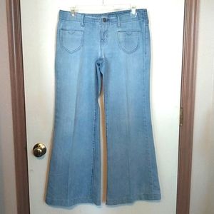 Old Navy the diva light wash size 6 Short low rise jeans